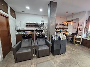 Detalle de peinado acabado en el salón